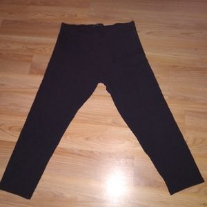 🚨⚠️ F & F Large Capri Leggings🚨⚠️